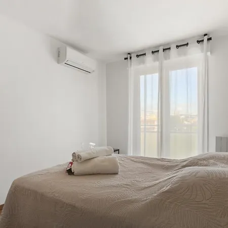 Appartement 2 - Proche De La Gare Saint-Raphaël